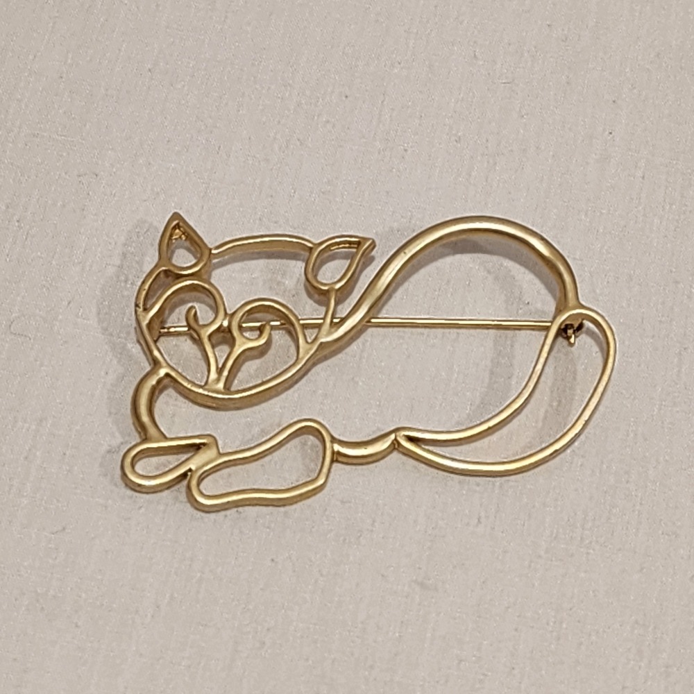 Gold Tone Minimalist Cat Brooch Openwork Feline Animal Lapel‎ Pin 2.75 Inch